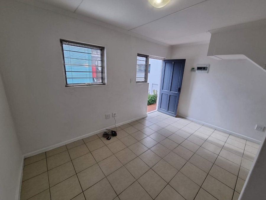 To Let 2 Bedroom Property for Rent in Maitland Western Cape